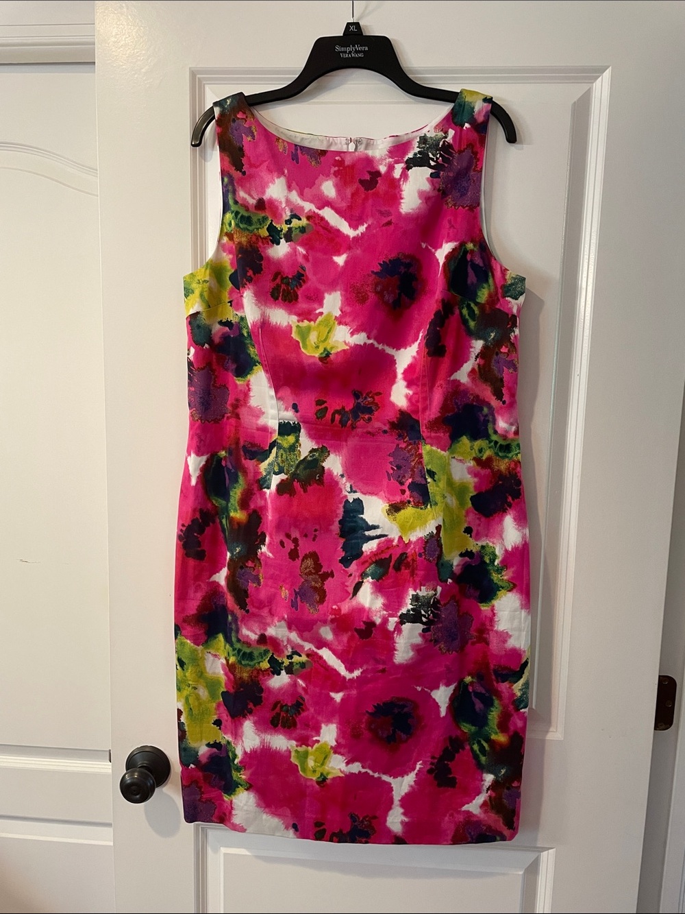 Sleeveless Floral Sheath Dress in Fuchsia Pink
